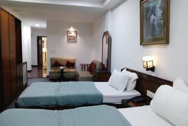 Отель The Maple