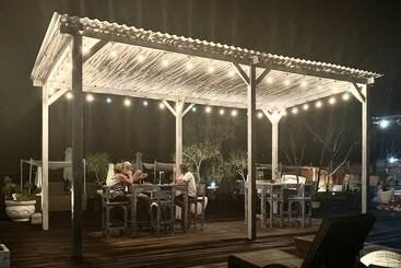 בית מלון כפרי The Palms Ceningan