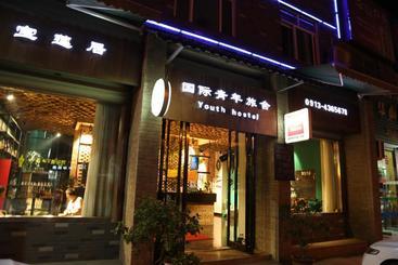 Huashan Lotus International Hostel