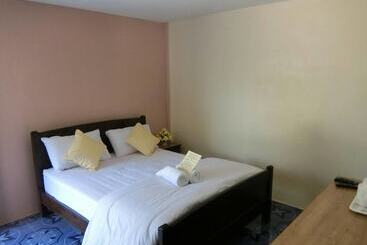 בית מלון כפרי Kiangphu Resort