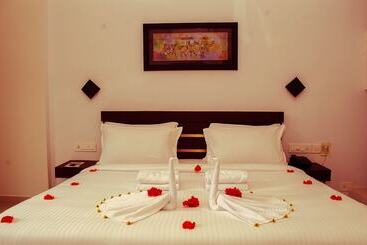 酒店 Leela Backwaters Inn