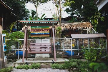 호텔 The Antique Riverside Resort