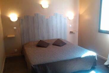 膳宿费 Auberge De Tesa