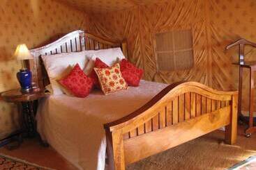 Hotel Reggie S Camel Camps