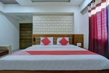 בית מלון כפרי Sharan Residency By Oyo Rooms