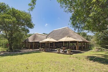 Отель Tembe Elephant Park Lodge