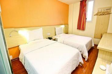 هتل 7 Days Inn  Xian Gaoxin Electronic City Walking Street Branch