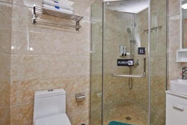 هتل 7 Days Inn Hefei Railway Station Square Branch