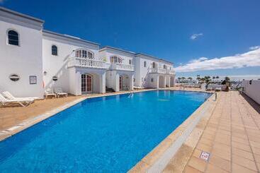 Apartamentos Corona Mar