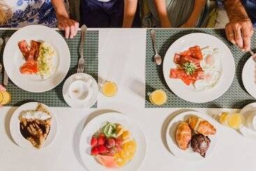 酒店 Club Del Sol Resort & Spa