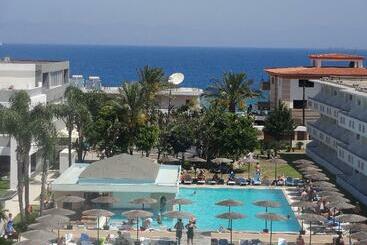 هتل Dodeca Sea Resort  All Inclusive