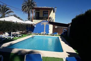Hotel Oasis Beach