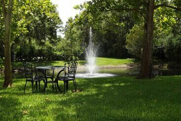 Saratoga Resort Villas