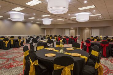 Отель Four Points By Sheraton Orlando International Drive