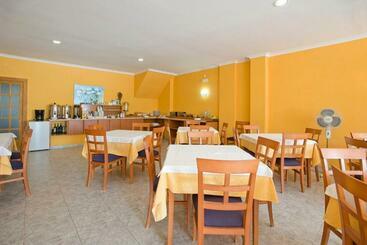 هتل Hostal La Perla
