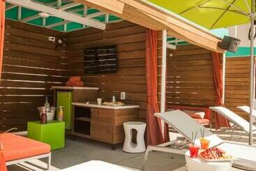 Plaza Hotel & Casino