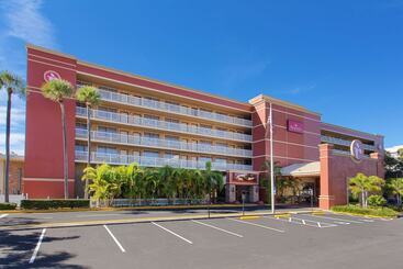 Отель Ramada By Wyndham Tampa Westshore Airport South