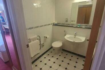 هتل The Telford Whitehouse