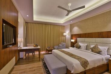 Hotel The Square Somnath