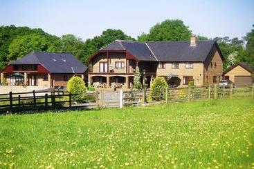 Acorn Court Country House