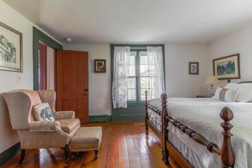 Bed and Breakfast Whitford House And Twin View Barn