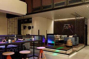 ホテル Moxy Osaka Shin Umeda