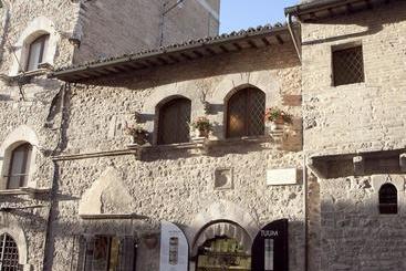 Loggia Dei Maestri Comacini