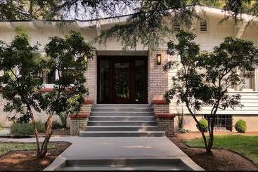 펜션 Laurelhurst Historic Dougan Suites