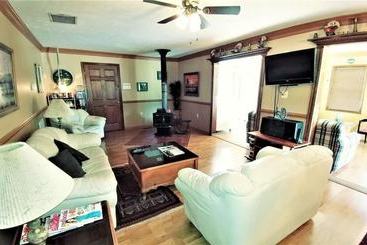 A_lazy_river_cabin