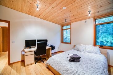 Mt. Baker Lodging Cabin 42 – Pets Ok, Wifi, Sleeps 4! By Mbl