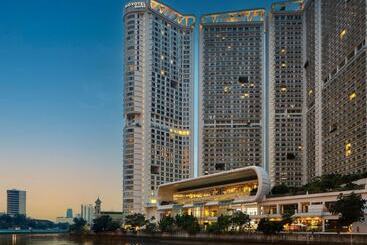 Novotel Suites Manila At Acqua