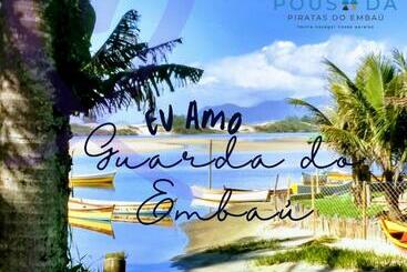 호스텔 Pousada Piratas Do Embaú