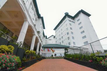 Araliya Red Budget Friendly Hotel Where You Find Stunning 360 Panoramic View Of Nuwara Eliya