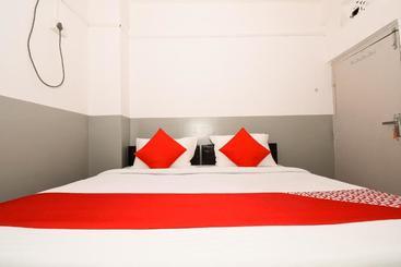 Отель Oyo 41893  Sahdev