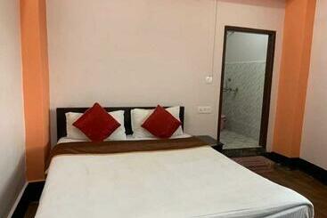 בית מלון כפרי Oyo 75511 Sunrise Guest House