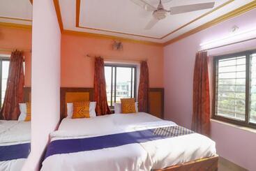 Spot On 75963 Hotel Prince