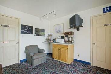 酒店 Americas Best Value Airport Inn
