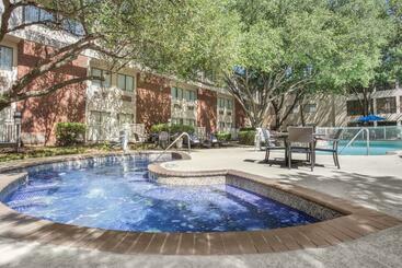 هتل Crowne Plaza Dallas Near Galleriaaddison, An Ihg