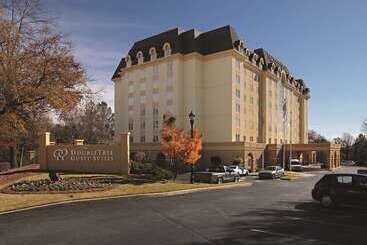 Отель Doubletree Suites By Hilton At The Battery Atlanta