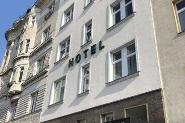 هتل Goldene Spinne