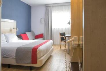 Отель Holiday Inn Express Molins De Rei, An Ihg