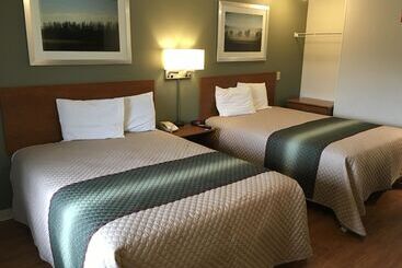 ホテル Hometowne Studios By Red Roof Phoenix   Black Canyon Highway