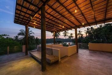 فندق Bombora Hiriketiya