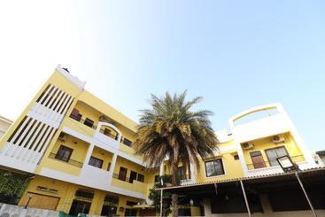 בית מלון כפרי Oyo 26220 Mezbaan Guest House