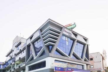 Отель Oyo 70175  Green Palace