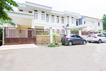 Hotel Oyo Life 3451 Kost Shavero