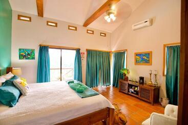 Toucan Lane Hotel And Restaurant