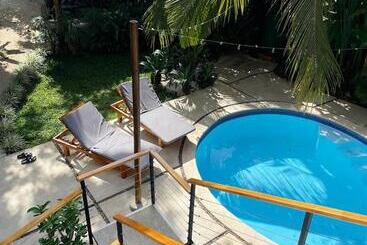 تختخواب و صبحانه El Chante Surf House