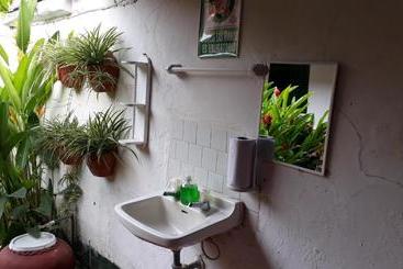 هاستل Casa Vania En Mompoxx Centro Histórico Con Parqueadero En El