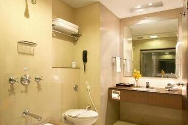 בית מלון כפרי Express Residency Vadodara
